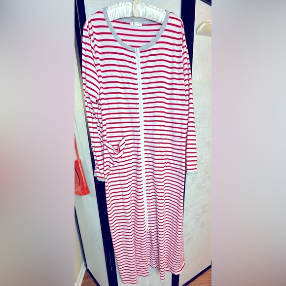 Red and White Striped Robe with ZIPPER AND POCKETS Long Sleeve Size L / XL - Picture 1 of 9